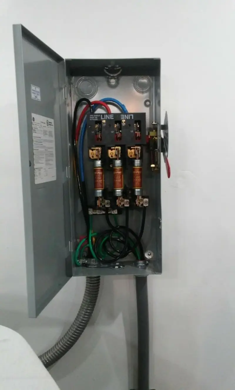 Three-phase disconnect switch installed for Smoke Detector Installation in Hayesville